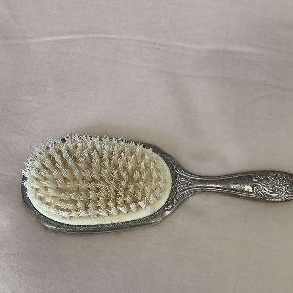 Vintage silverplate three piece grooming set. Comes w/ original lower box. - Picture 3 of 6